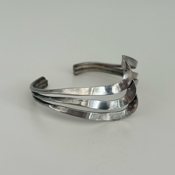 Vintage Silver Abstract Bangle - Picture 5 of 7
